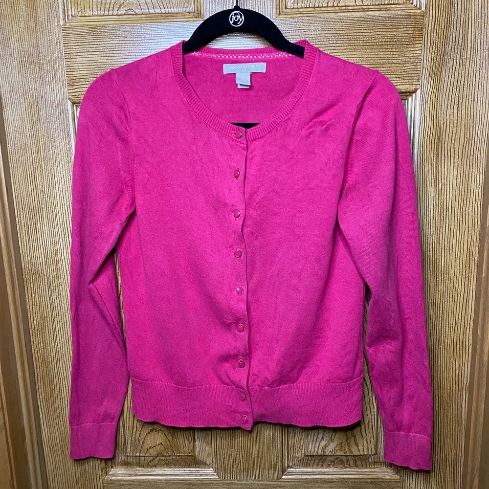 Banana Republic Cardigan Pink. Pink and gold buttons.